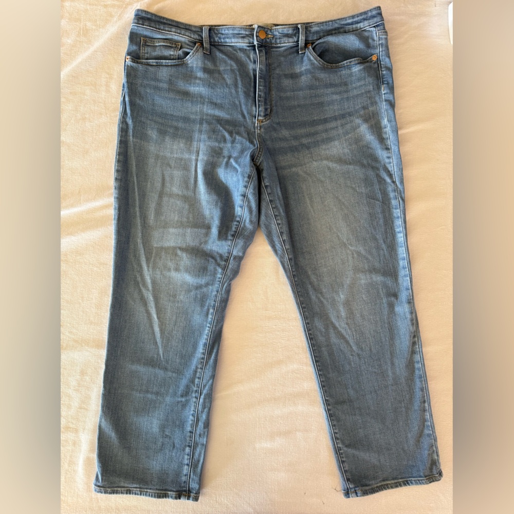 Universal Thread High Rise Slim Straight Jeans Women’s 18/34 Light Wash Stretch